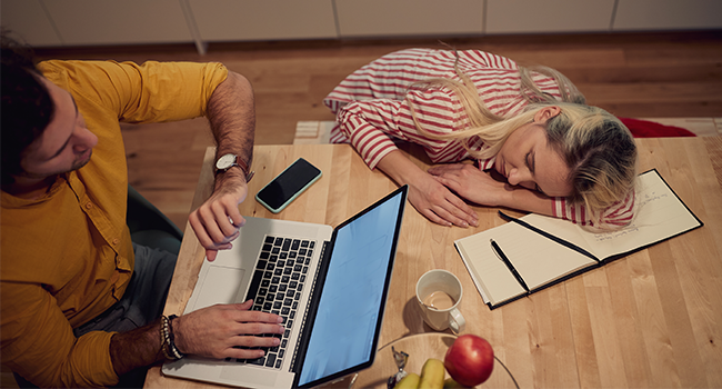  Couple_woman_sleeping_on_table