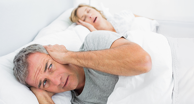  Couple_woman_snoring