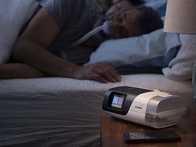 patient-sleeping-with airsense 11 elite cpap sleep apnoea device 400x300-1